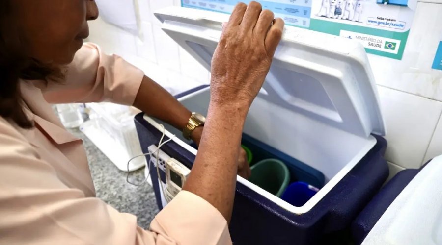 [Salvador intensifica vacinação contra HPV e alerta para baixa cobertura entre jovens]