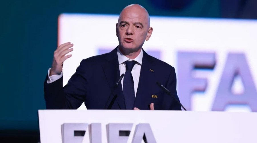 [Presidente da Fifa é alvo de denúncia no COI por suposta quebra de neutralidade política]