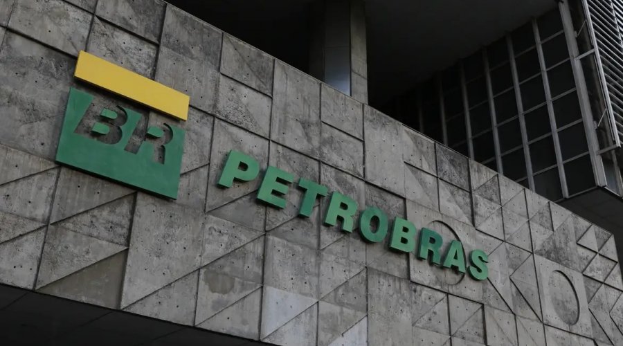 [Petrobras batiza primeiro navio a navegar com tripulação 100% feminina]